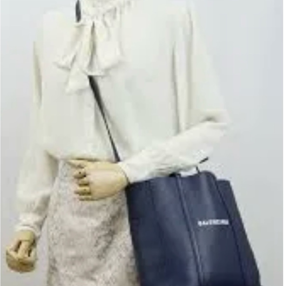 Balenciaga Everyday Leather Tote Bag -Navy 💯 authentic